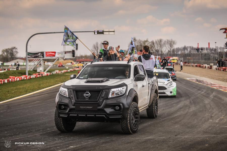  Nissan Navara Double Cab NAVY White by Carlex Design 2019 года  (фото 2 из 8)
